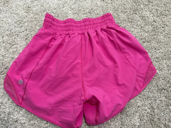 Lululemon Shorts Hotty Hot 4" - Image 2