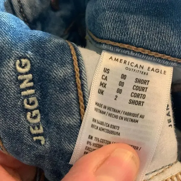 American Eagle medium wash 00 short distressed jeggings - Image 3