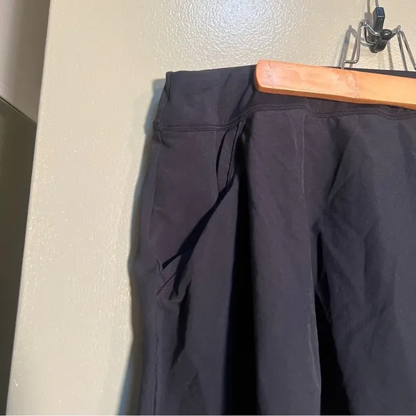 Under Armour Women's Size Medium Links Skort Black A-Line Pockets‎ Shorts Golf - Image 4