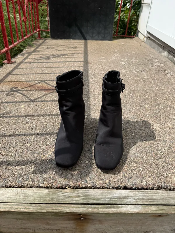 Black Heeled Boots Size 9 - Image 3
