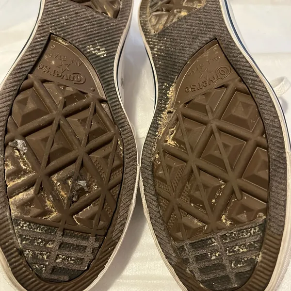 Converse Sneakers size 7 - Image 7