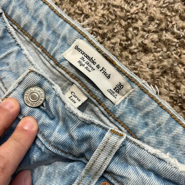Abercrombie Curve Love High Rise Skinny Distressed Light Wash Blue Jeans Size 30 - Image 5
