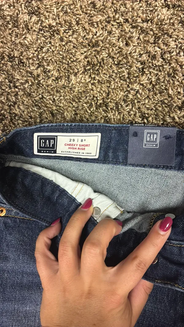 Gap Denim Shorts Women’s cheeky short high rise - Image 5