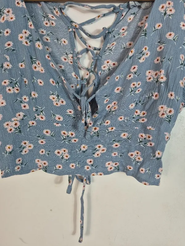 Sky & Sparrow Blue Floral Crop Top - Image 3