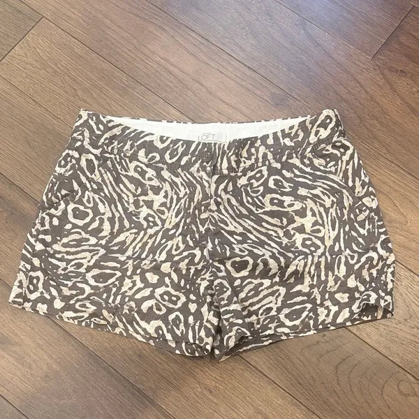 LOFT Animal Print Shorts Size 8 C9-009 - Image 2