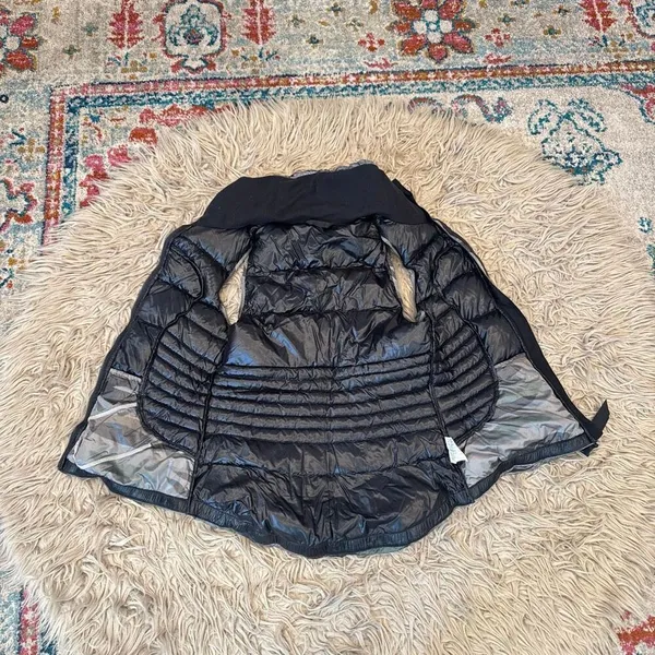 Lululemon Fluffin Awesome Vest Camo Goose Down size 6 - Image 7