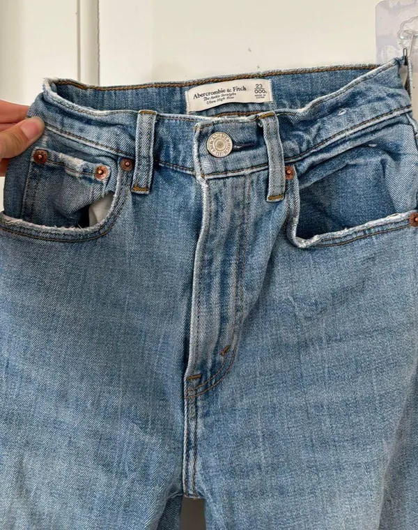 Abercrombie Jeans - Image 3