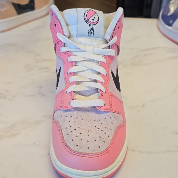 Nike High-Top Sneakers in Pink and Black - Image 5