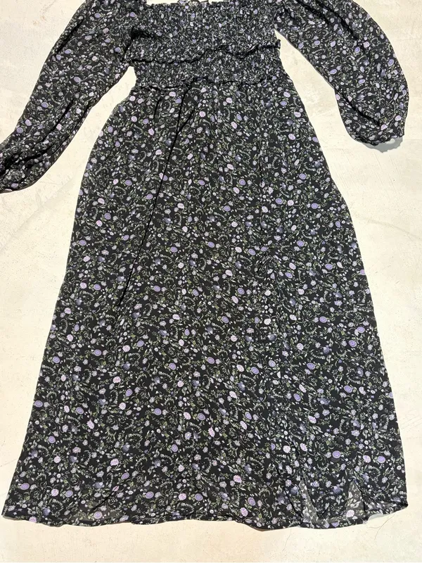 Astr the label Smocked Square-Neck Long Sleeve Floral midi Dress medium - Image 6