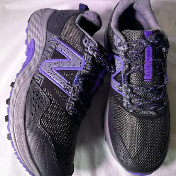 New Balance Women's Sneakers in Gray and Purple - Image 5