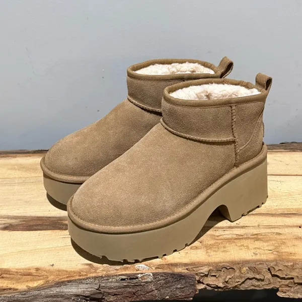 *NEW* UGG The Classic Ultra Mini New Heights‎ Boot Size 8 A52 - Image 3