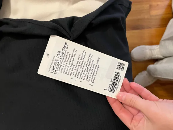 Lululemon Black Long Sleeve Shirt - Image 3