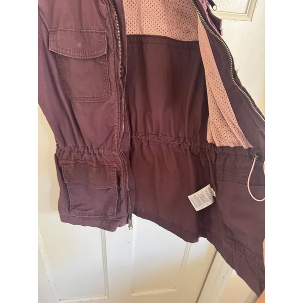 Carhartt women's El Paso Ripstop Utility Vest in Blackberry size XS‎ (0/2) - Image 11