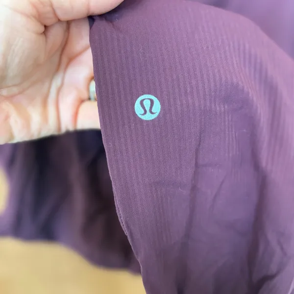 Lululemon Lulu Run Cropped log sleeve. 16 inches pit to pit. - Image 3