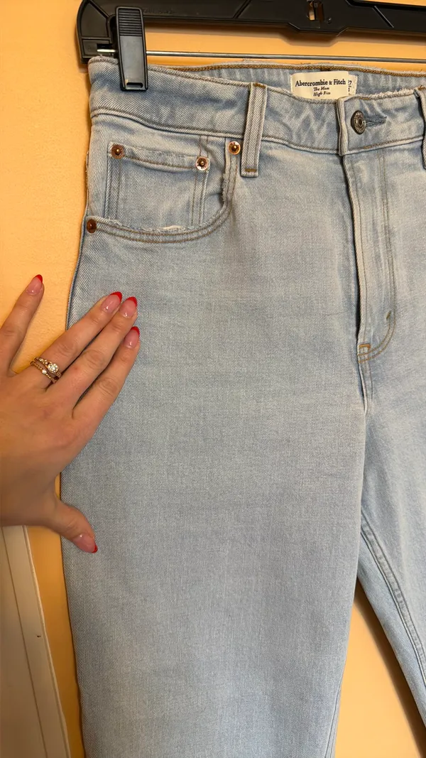 Abercrombie Curve Love Mom Jeans High-Rise - Image 4