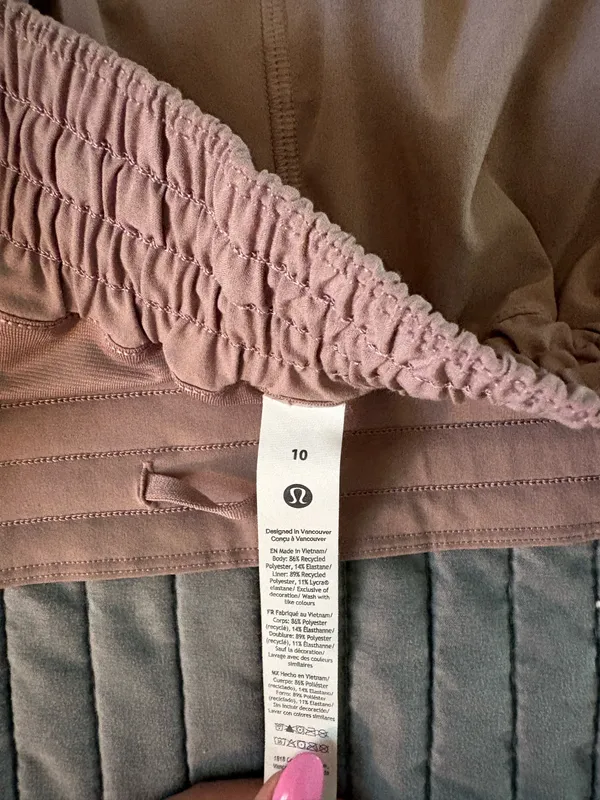 Lululemon 2.5" High-Rise Hotty Hot - Image 3