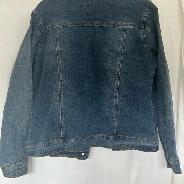 Women’s vintage jean jacket with embossed leather shoulder - Image 4