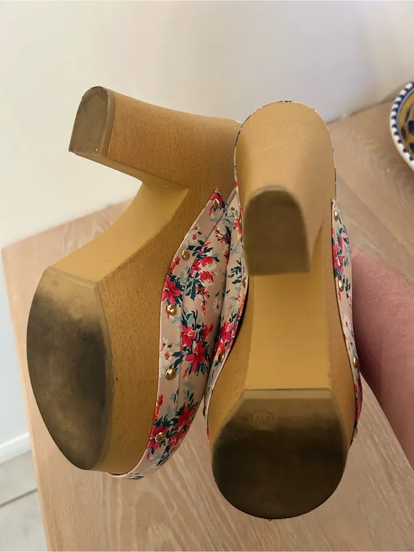 Report Floral Platform Clogs in Beige, Red and Teal - Image 3