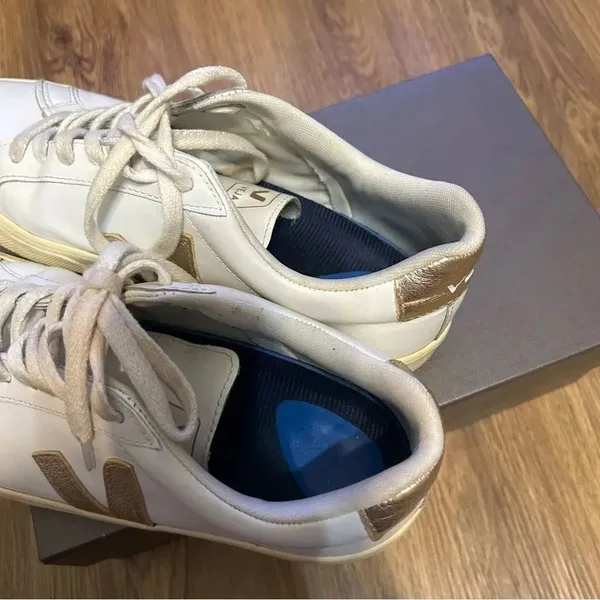 VEJA white gold lace up low top shoes sneakers women’s 10 - Image 5
