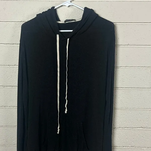 Brandy Melville Black Layla Hoodie Tee one size - Image 5