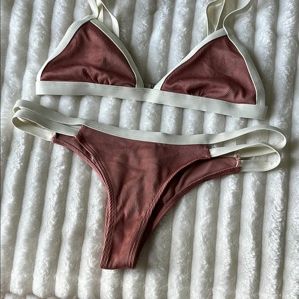 Amazon Two-Piece Bikini Set in Mauve and White - Image 3