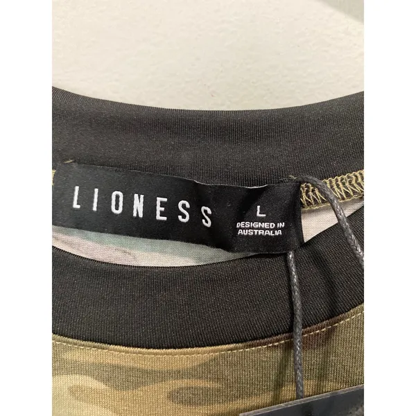 New Lioness Clubhouse Baby Tee Camo Women’s Size Large - Image 2