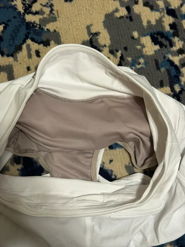 Lululemon High Rise White 4 inch Speed ups size 6 - Image 3