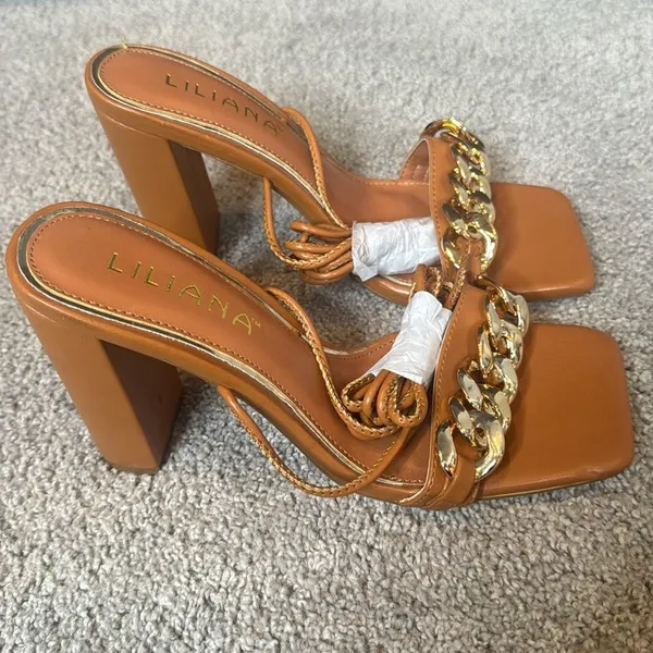 Women’s Liliana Mabel-17 Chunky Gold Tone Chain Lace Up Heel Size 7 NEW - Image 4