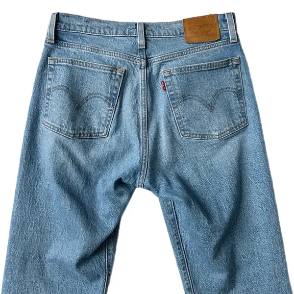 Levi's Women's Premium Wedgie Straight Jeans Medium Wash Blue Size 27 - Image 4