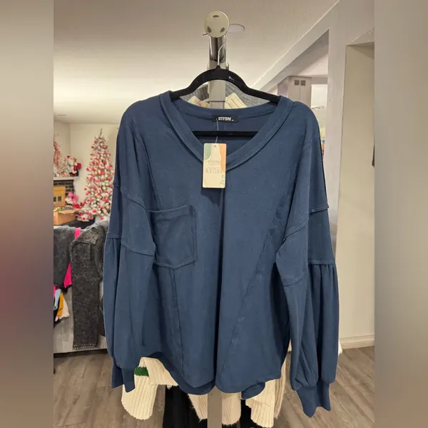 Elegant Navy V-Neck Ribbed Sweatshirt - Image 5