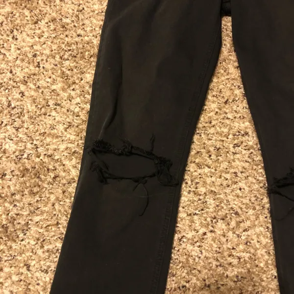 ❤️ Reformation black skinny jeans with knee rips - Image 4
