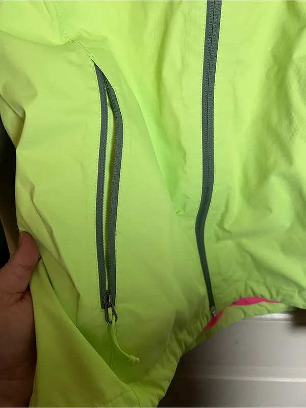 The North Face Women’s Resolve Plus Jacket Medium Yellow/Pink/Green - Image 4