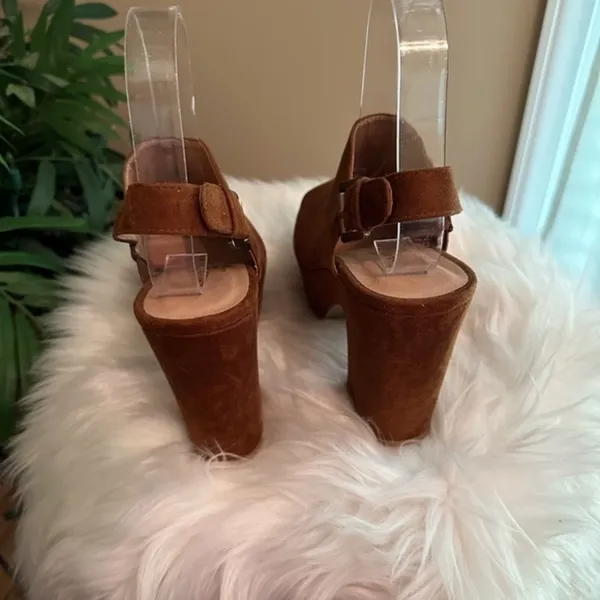 CL by Laundry Brown Suede Heels Size 6 - Image 6
