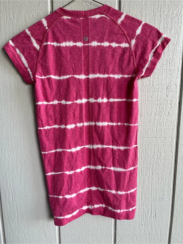 Lululemon Swiftly Tech Short Sleeve Crew in Cranberry‎ Tie Dye Pink Size 4 - Image 5