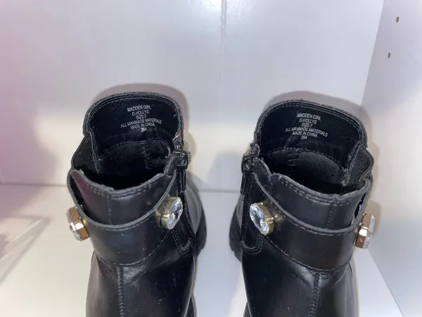 Steve Madden Chelsea Boots - Image 4