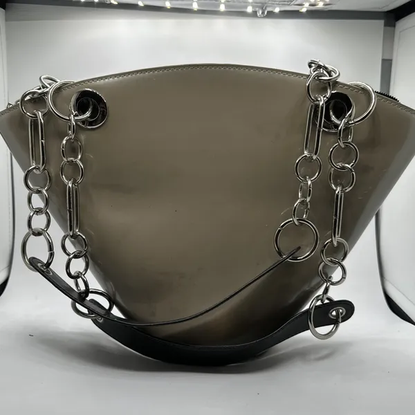 Sono London Tokyo Paris Grey Patent Fan Shaped Chain Shoulder Bag - Image 4