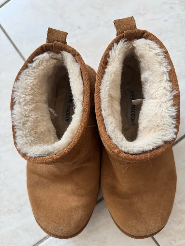 Steve Madden Tan suede ankle boots with fur lining - Image 4