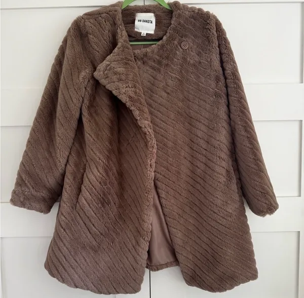 BB Dakota Tan Faux Fur Coat - Image 3