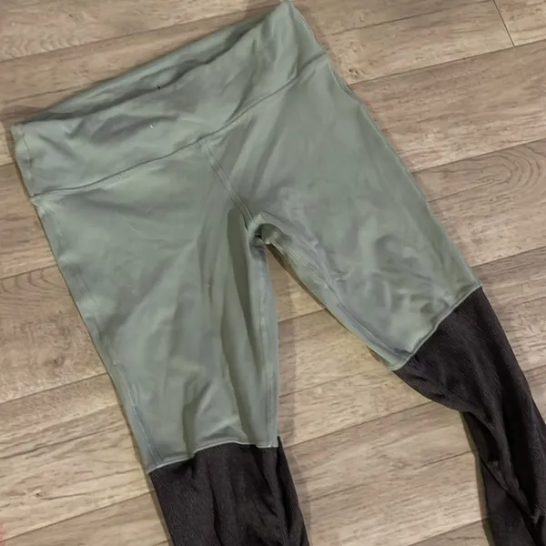 Alo green gray ribbed leg leggings sweat pants medium - Image 3