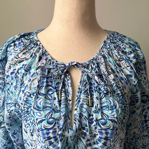 Lilly Pulitzer Blue and White Patterned Blouse Size Medium Bell Sleeves Rayon - Image 2