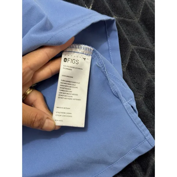 FIGS Women's Catarina V Neck Pocket Scrub Top Blue Short Sleeves Sz 3XL - Image 6