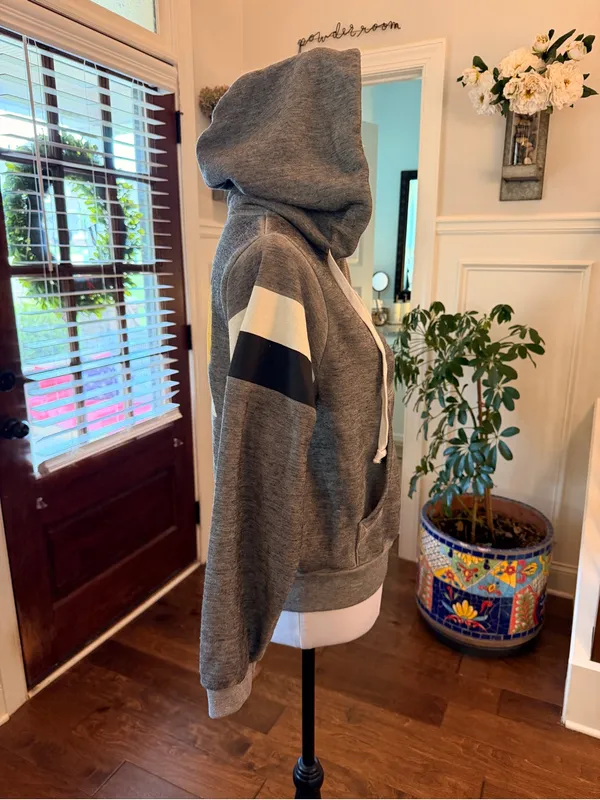 Wildfox RARE NWOT Gray Hooded Sweatshirt with Rainbow & Sun Back Graphic - Image 4