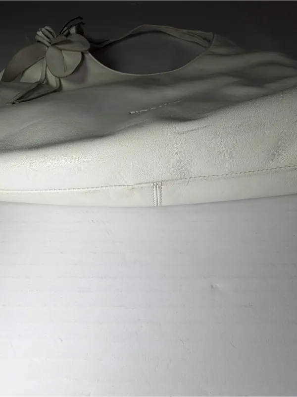 Paolo Masi White Leather Shoulder Bag with Floral Accent - Image 3