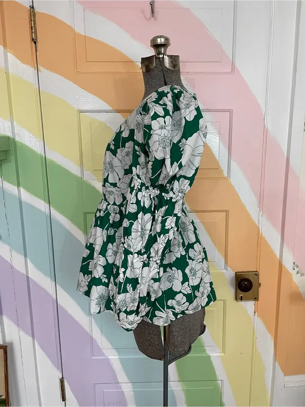 Tuckernuck Hyacinth House Green Floral Clemons Cotton Peplum Top Sz M 💛🎀 - Image 7