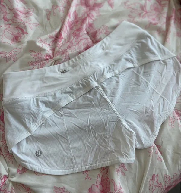 Lululemon Shorts Hotty Hot 2.5" White Low-Rise - Image 2