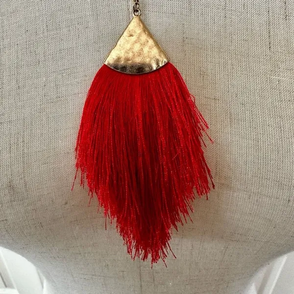 Red thread tassel necklace Red - Image 4