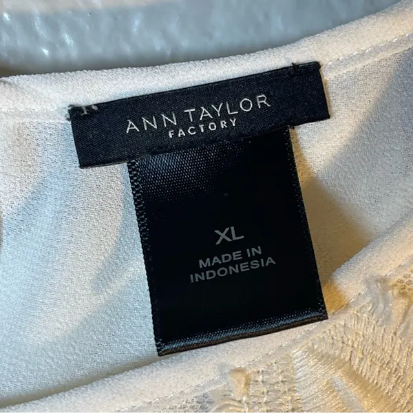 Ann Taylor Factory White Leaf Pattern Top SZ:XL - Image 6
