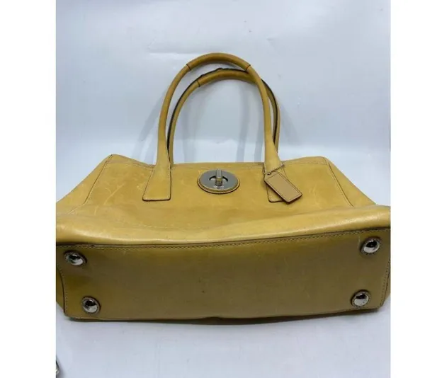 COACH Medium/ Large Leather Gold Shoulder Bag - Image 10
