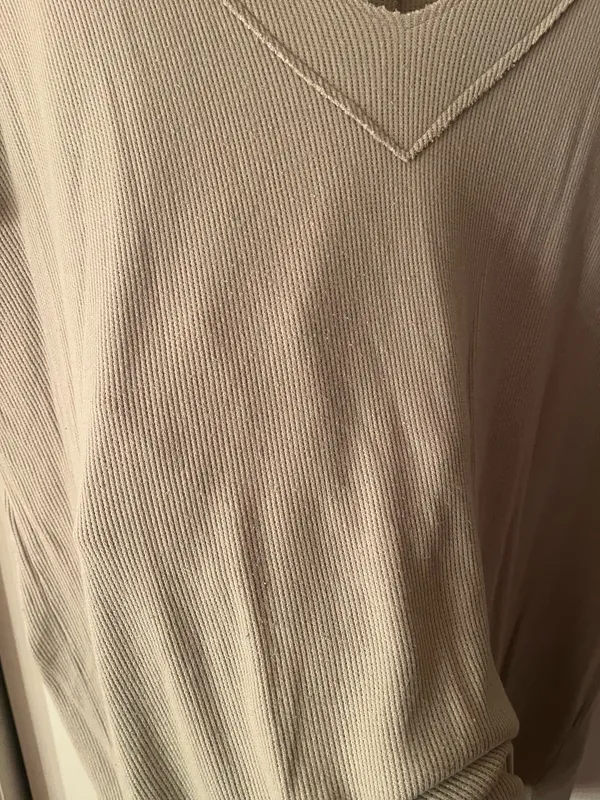 Pink lily v neck top - Image 3