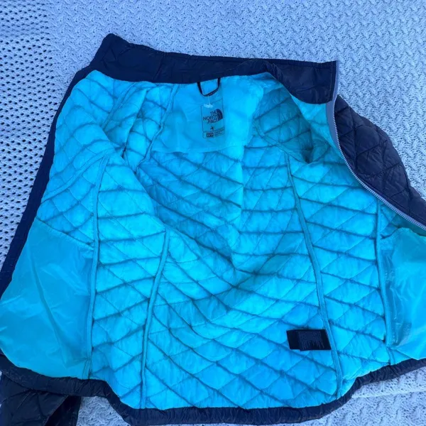The North Face Thermoball Gray Puffer Jacket Lightweight Insulated - Image 7